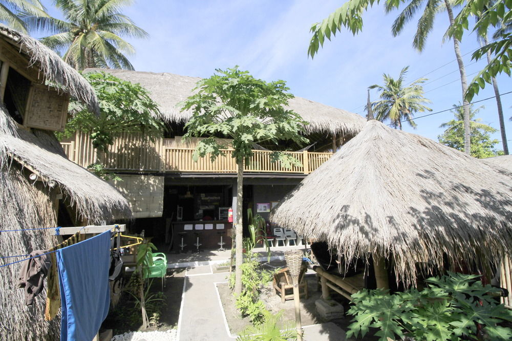 Fantastic B"N"B Hostel Gili Air Exterior photo